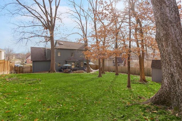 6318 N Robinhood Lane, Kansas City, MO 64151