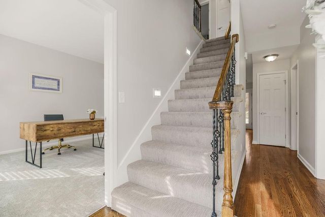 6318 N Robinhood Lane, Kansas City, MO 64151