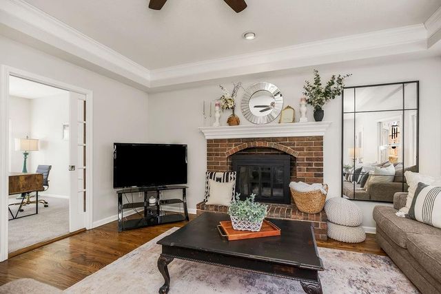 6318 N Robinhood Lane, Kansas City, MO 64151