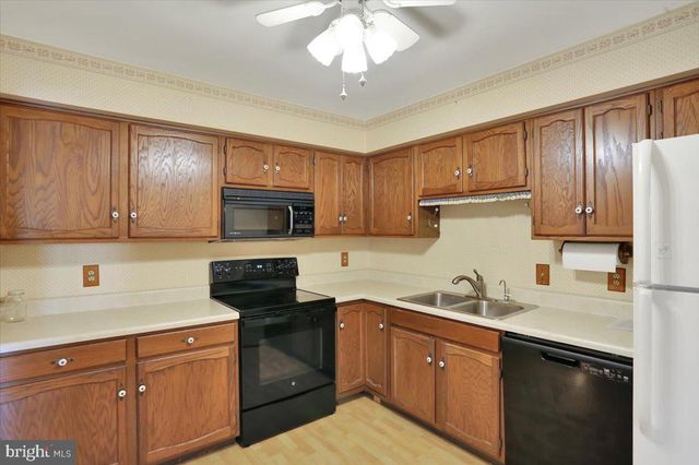 176 VALLEY GREENE CIR, Wyomissing, PA 19610
