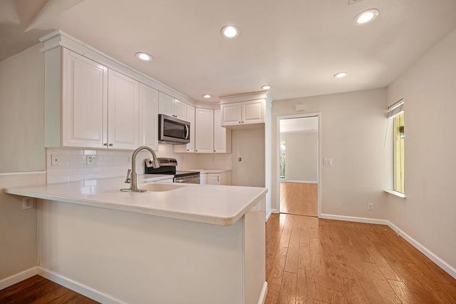 7036 Roca Way, Sacramento, CA 95842
