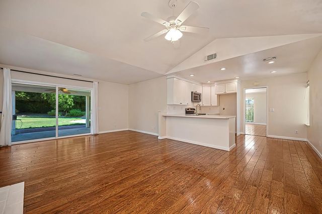 7036 Roca Way, Sacramento, CA 95842