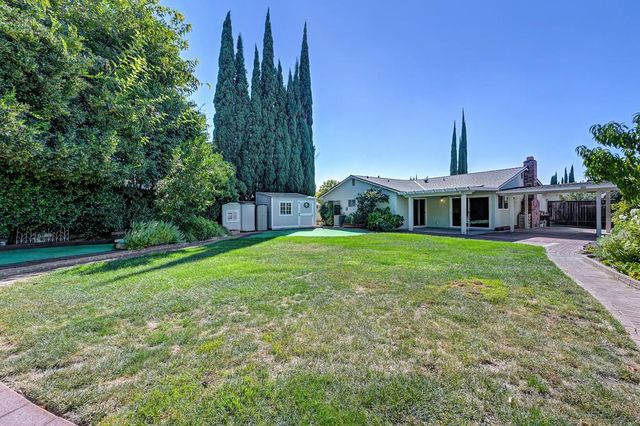 7036 Roca Way, Sacramento, CA 95842
