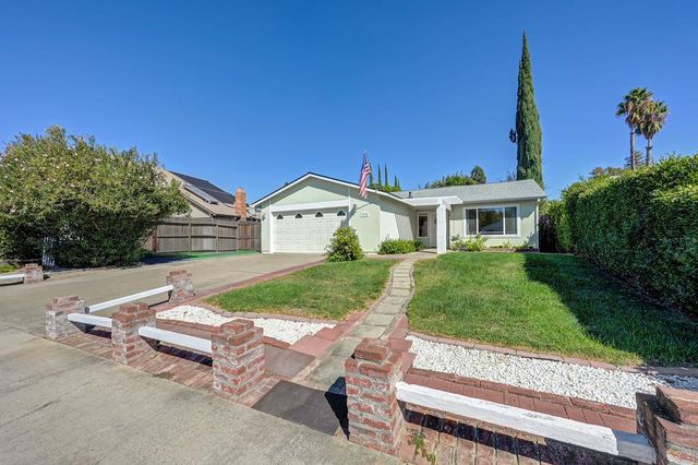 7036 Roca Way, Sacramento, CA 95842