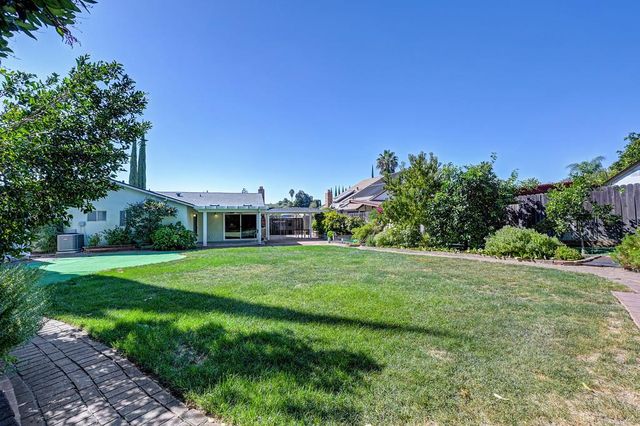 7036 Roca Way, Sacramento, CA 95842