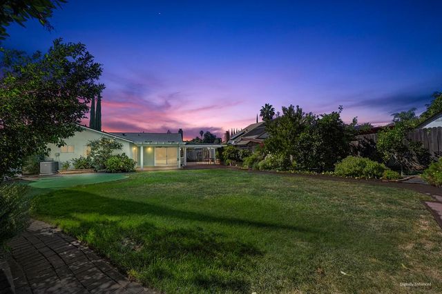 7036 Roca Way, Sacramento, CA 95842