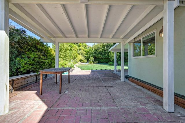 7036 Roca Way, Sacramento, CA 95842