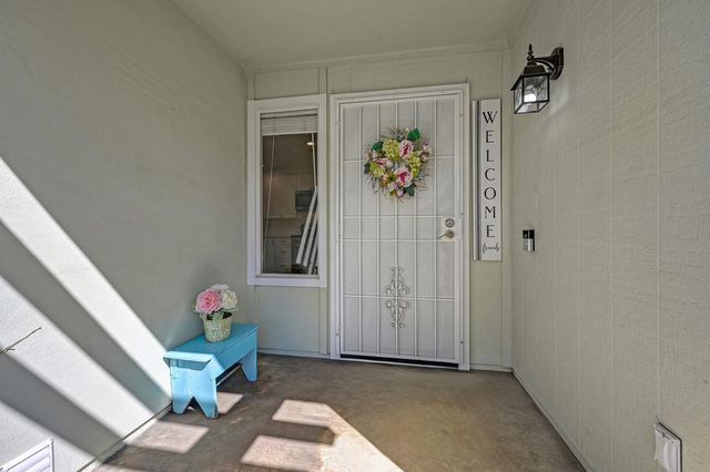 7036 Roca Way, Sacramento, CA 95842
