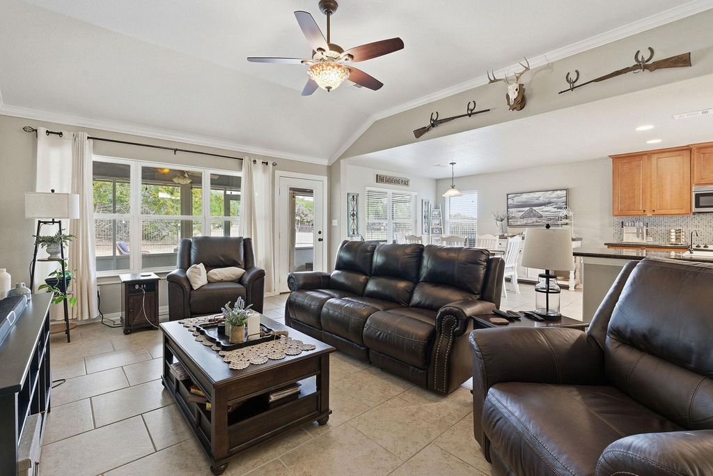 8 Stone Creek CIR, Wimberley, TX 78676