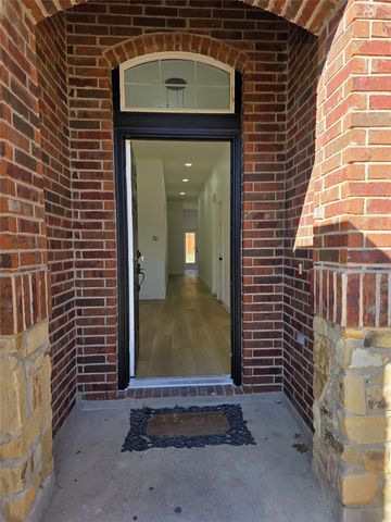 10013 Daly Drive, Fort Worth, TX 76053