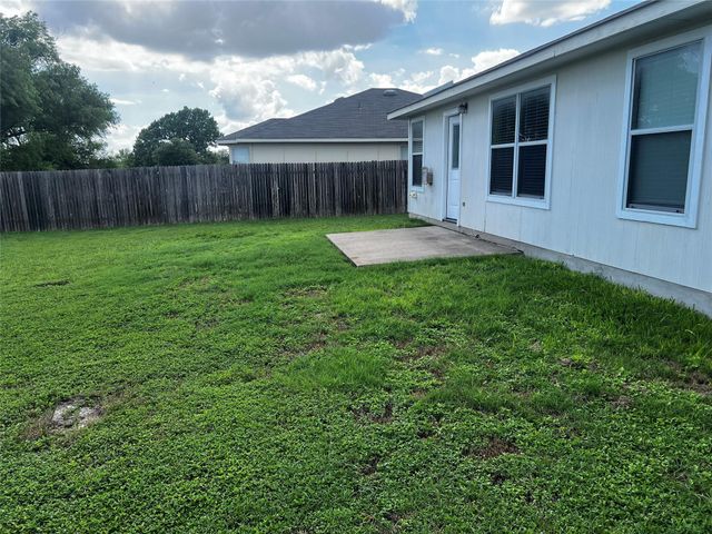 111 Sylvan ST, Hutto, TX 78634