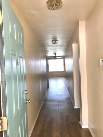 111 Sylvan ST, Hutto, TX 78634