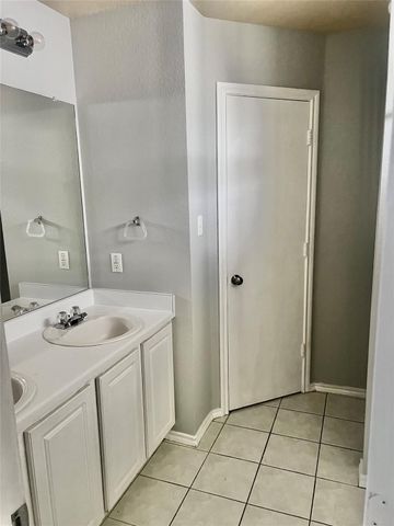 111 Sylvan ST, Hutto, TX 78634
