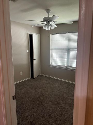 111 Sylvan ST, Hutto, TX 78634