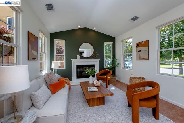 2358 Coral Sea St, Alameda, CA 94501