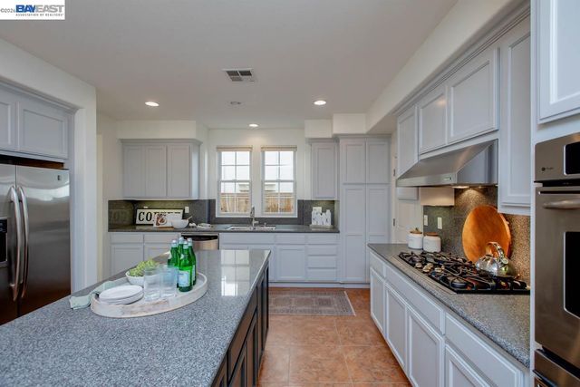 2358 Coral Sea St, Alameda, CA 94501