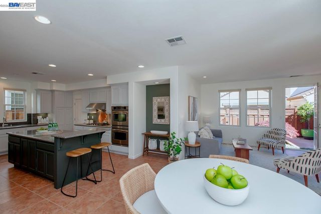 2358 Coral Sea St, Alameda, CA 94501