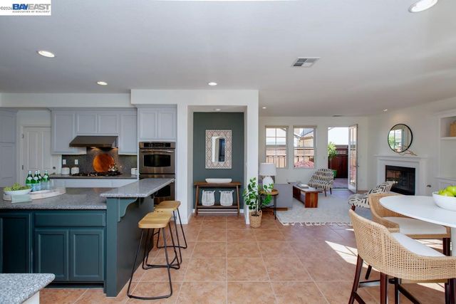 2358 Coral Sea St, Alameda, CA 94501