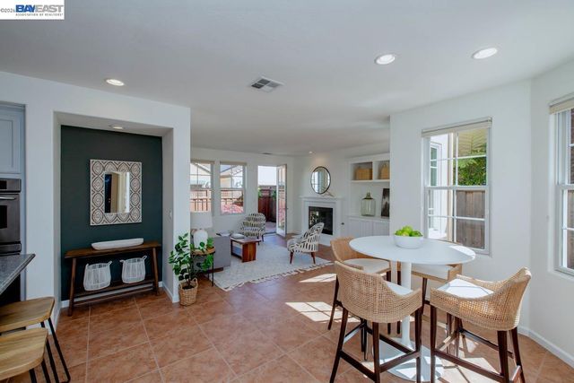 2358 Coral Sea St, Alameda, CA 94501