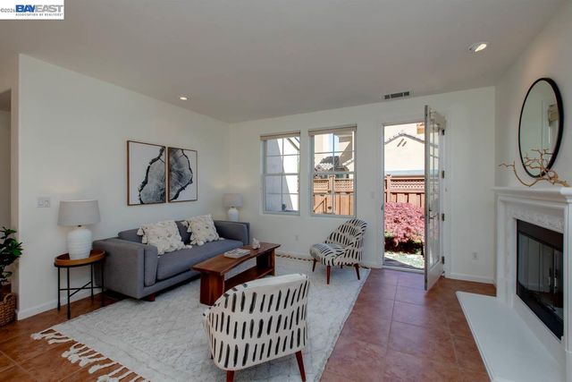 2358 Coral Sea St, Alameda, CA 94501