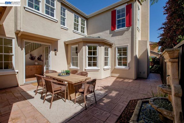 2358 Coral Sea St, Alameda, CA 94501