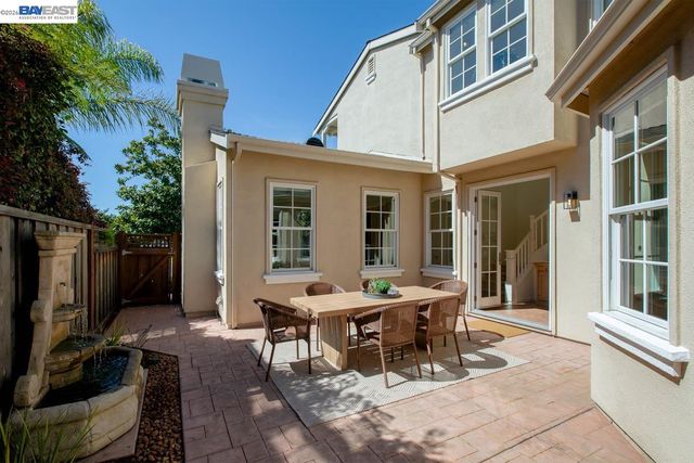 2358 Coral Sea St, Alameda, CA 94501