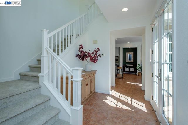 2358 Coral Sea St, Alameda, CA 94501