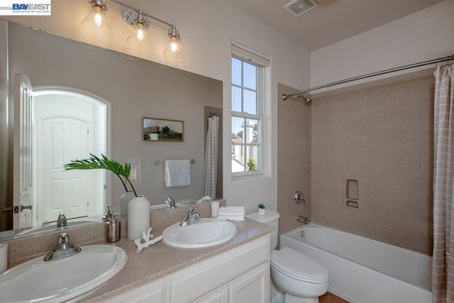 2358 Coral Sea St, Alameda, CA 94501