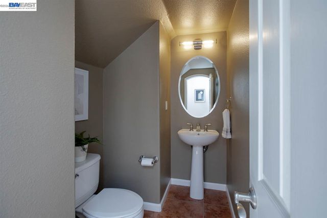 2358 Coral Sea St, Alameda, CA 94501