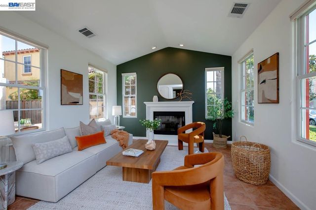 2358 Coral Sea St, Alameda, CA 94501