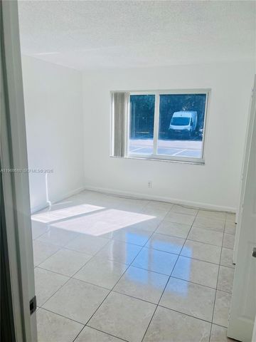 271 Bonnie Blvd 126, Palm Springs, FL 33461