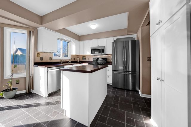 28808 Stonehenge Drive, Chesterfield Twp, MI 48047