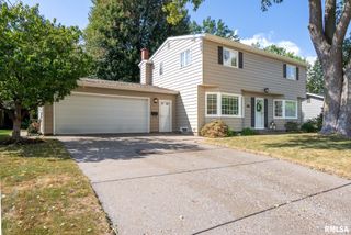 2718 FAIRHAVEN Road, Davenport, IA 52803