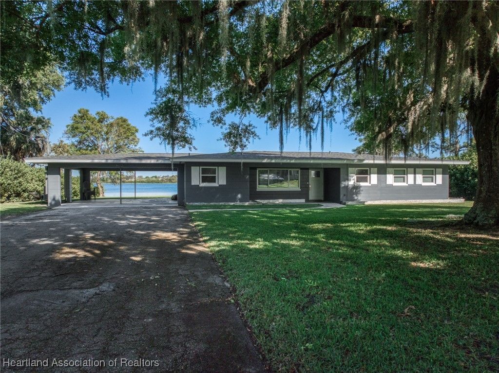 1622 Dinner Lake Drive, Sebring, FL 33870