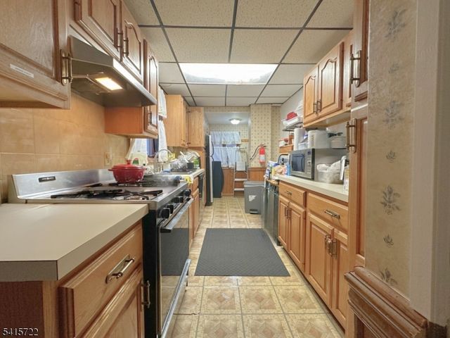 104 William St, Clifton City, NJ 07014