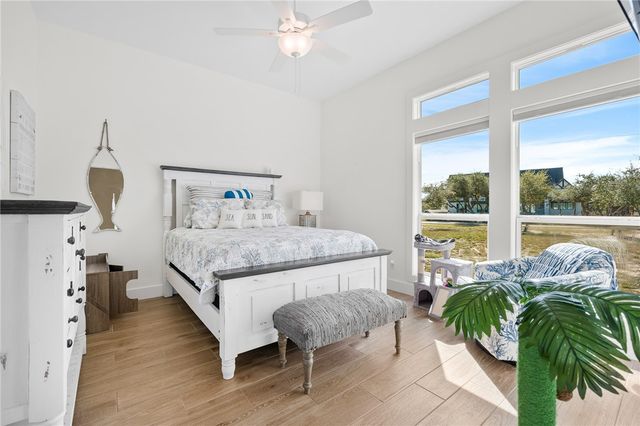 253 Coastal Wildwood Dr, Rockport, TX 78382