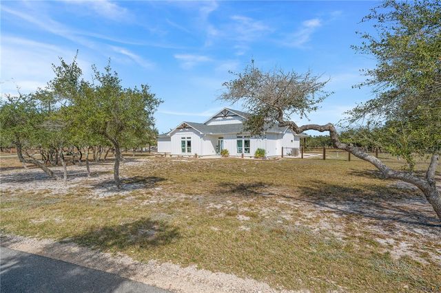 253 Coastal Wildwood Dr, Rockport, TX 78382