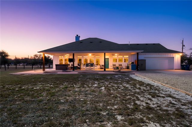 253 Coastal Wildwood Dr, Rockport, TX 78382
