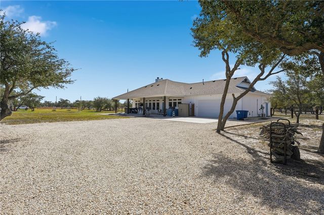 253 Coastal Wildwood Dr, Rockport, TX 78382