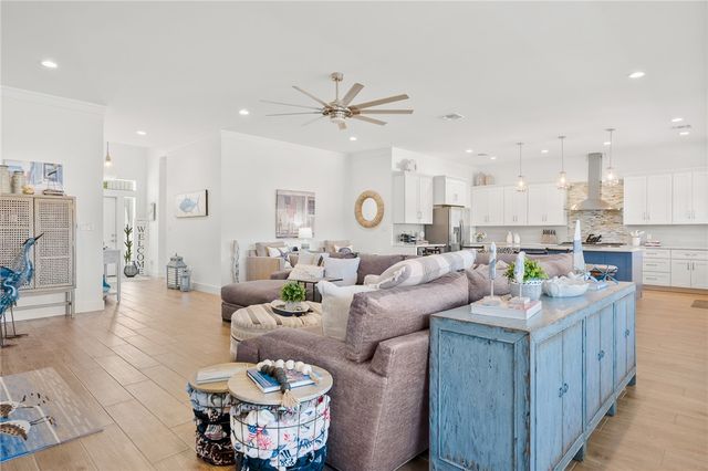253 Coastal Wildwood Dr, Rockport, TX 78382