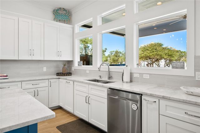 253 Coastal Wildwood Dr, Rockport, TX 78382