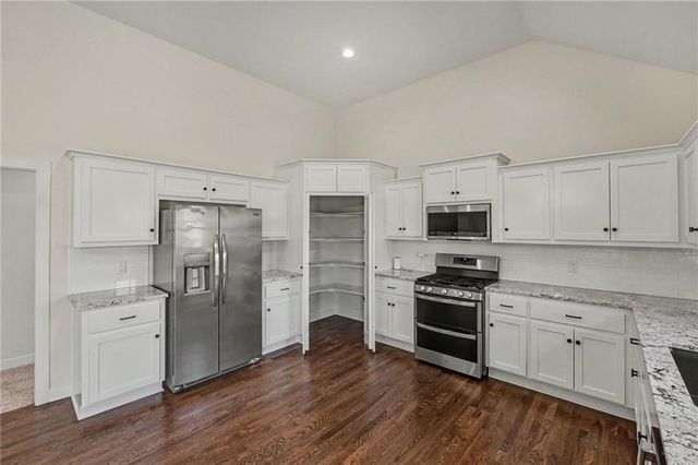 1018 Jasmine Drive, Liberty, MO 64068