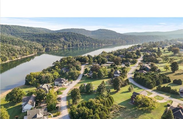 66 Lakeside Drive, Holiday Island, AR 72631