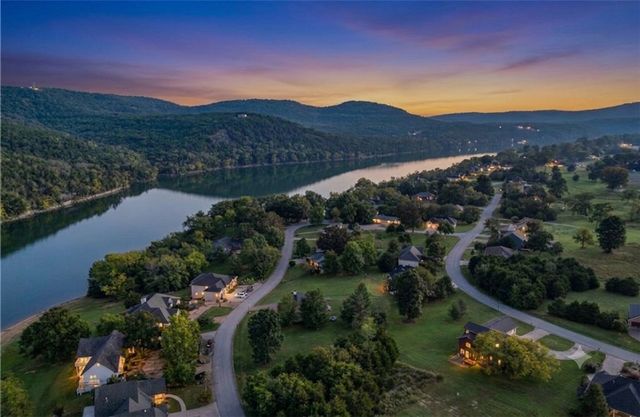 66 Lakeside Drive, Holiday Island, AR 72631