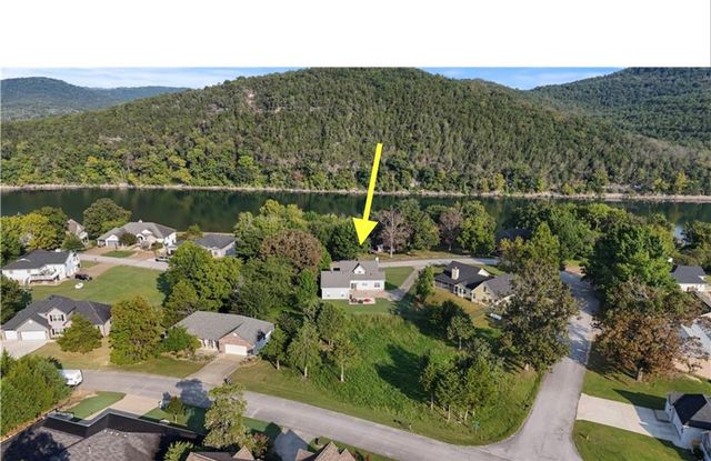 66 Lakeside Drive, Holiday Island, AR 72631