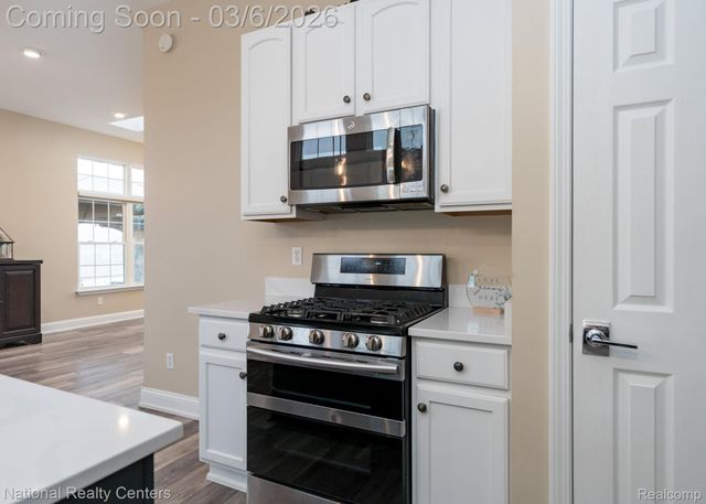 1015 Watersedge Court, Oxford Charter Township, MI 48371