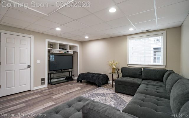 1015 Watersedge Court, Oxford Charter Township, MI 48371