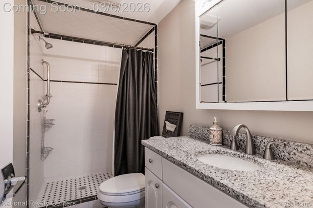 1015 Watersedge Court, Oxford Charter Township, MI 48371