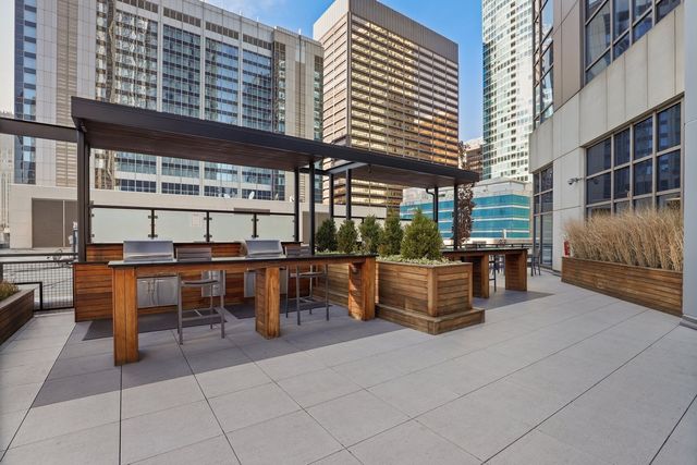 512 N Mcclurg Court 1705, Chicago, IL 60611