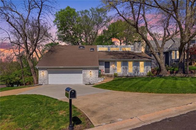 10661 Riggs Drive, Overland Park, KS 66212